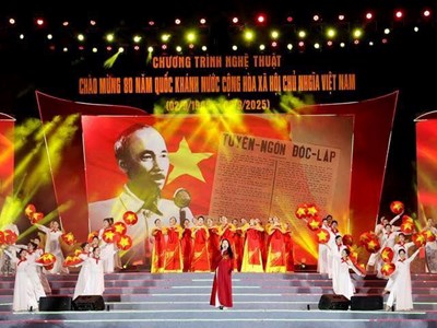 Ấn tượng, xúc động chương trình nghệ thuật “Vinh quang Việt Nam“