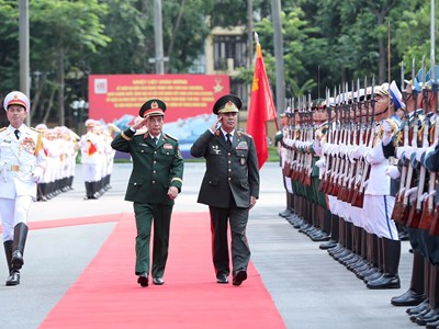 Bộ trưởng Bộ Quốc phòng Phan Văn Giang hội đàm với Bộ trưởng Quốc phòng Azerbaijan