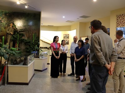 Bảo tàng Chiến thắng Điện Biên Phủ tăng cường hợp tác với Bảo tàng Ký ức chiến tranh Caen (Pháp)