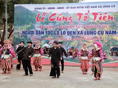 Độc đáo lễ cúng tổ tiên của người Lô Lô ở Lũng Cú