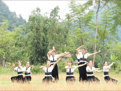 Gắn phong trào văn hóa, văn nghệ với phát triển du lịch cộng đồng ở Mường Bang