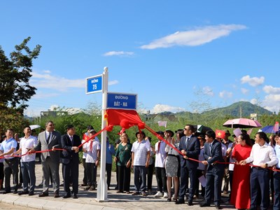 Điện Biên gắn biển tên đường Bát-Na tại phường Điện Biên Phủ