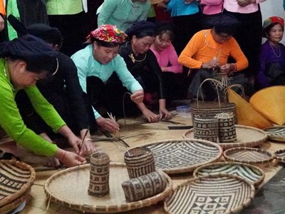 Gắn nghề thủ công truyền thống người Tày và Dao ở Nghĩa Đô với phát triển du lịch