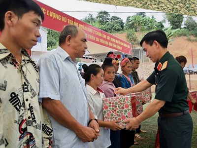 Sơn La: Khánh thành, bàn giao nhà cho người dân bị thiệt hại do mưa lũ