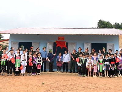  Khánh thành, bàn giao nhà cho người dân bị thiệt hại do mưa lũ