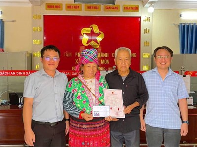 Câu chuyện cảm động của cụ ông 73 tuổi  kết hôn với cụ bà 81 tuổi