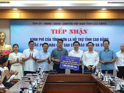 Sơn La trao tặng 1 tỉ đồng ủng hộ nhân dân Cao Bằng khắc phục hậu quả thiên tai