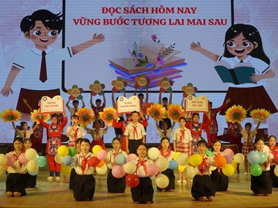 Học sinh Sơn La tự hào truyền thống, tiếp bước cha anh qua từng trang sách