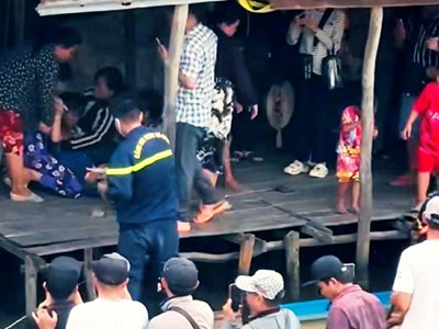 Tìm thấy thi thể cháu bé 4 tháng tuổi rơi xuống kênh ở An Biên