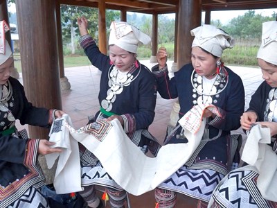 Khơi dậy giá trị nghề truyền thống của người Dao gắn với du lịch ở Tuyên Quang