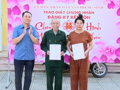 Xúc động cụ ông 79 tuổi và cụ bà 61 tuổi kết hôn ở tuổi xưa nay hiếm