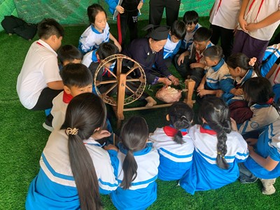  Khơi dậy tình yêu thiên nhiên, văn hóa truyền thống đến các em học sinh