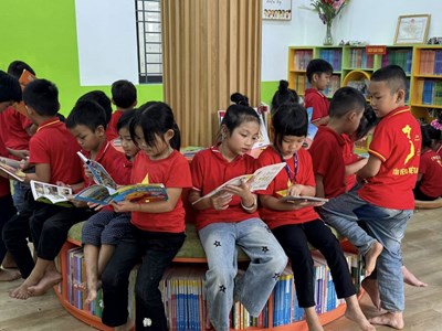 Bàn giao thư viện thân thiện cho học sinh xã vùng cao Yên Thành
