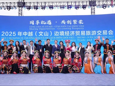 Tăng cường hợp tác phát triển du lịch giữa Tuyên Quang và Văn Sơn, Trung Quốc
