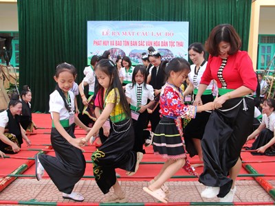 Nuôi dưỡng tình yêu văn hóa truyền thống dân tộc Thái cho học sinh 