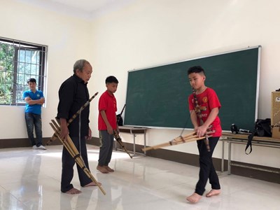 Truyền dạy nghệ thuật múa Khèn dân tộc Mông ở Bằng Thành