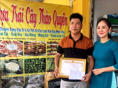 Khen thưởng người bán trái cây giúp du khách Hàn Quốc tìm mẹ