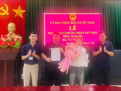 Cặp đôi có yếu tố nước ngoài đầu tiên đăng ký kết hôn ở xã biên giới Sín Thầu 