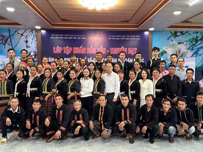 Truyền dạy văn hóa phi vật thể dân tộc Cống gắn với phát triển du lịch