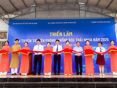 Triển lãm ảnh tuyên truyền về phòng, chống rác thải nhựa tại An Giang