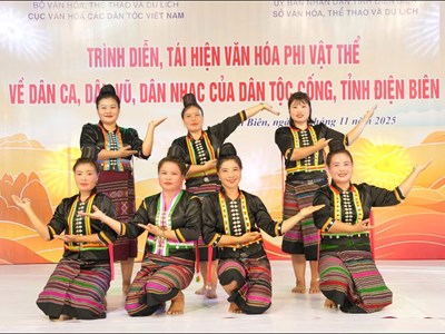 Bế mạc lớp truyền dạy văn hóa phi vật thể dân tộc Cống ở Điện Biên