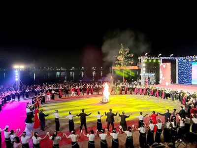 10 nghìn người sẽ xác lập kỷ lục “Vòng xòe đoàn kết bên dòng Đà Giang” 