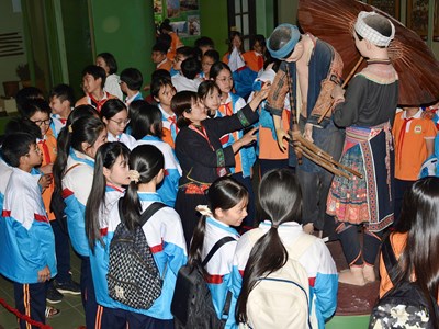 “Thắp lửa” tình yêu di sản văn hóa các dân tộc bằng giáo dục trải nghiệm
