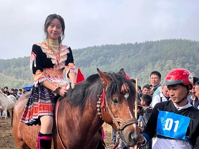 Sôi động lễ hội đua ngựa của đồng bào dân tộc Mông nơi rẻo cao Tả Lèng