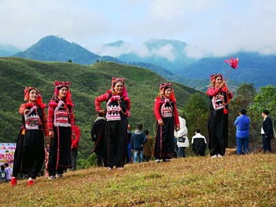 Về xã biên giới Sín Thầu vui Tết “Hồ Sự Chà” với người Hà Nhì