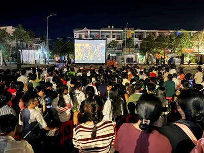 Khán giả An Giang vẫn sốt với phim “Mưa đỏ”