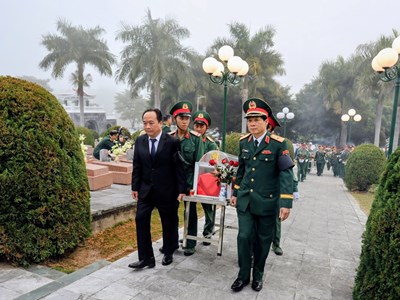Truy điệu, an táng 10 hài cốt liệt sĩ quân tình nguyện Việt Nam hy sinh tại Lào