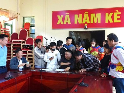 Xã vùng cao Nậm Kè trao quà Tết cho người có công và đối tượng yếu thế