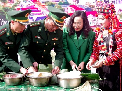 “Xuân biên phòng ấm lòng dân bản” ở xã biên giới Thu Lũm