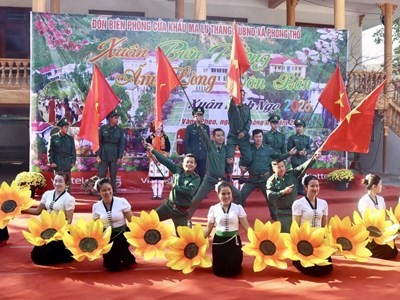 Mang Tết trọn vẹn đến với đồng bào biên giới Vàng Pheo