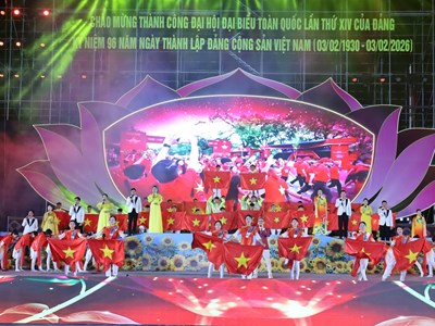 Rực rỡ chương trình “Tự hào tiến bước dưới cờ Đảng quang vinh”