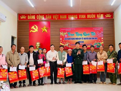 Trao tặng quà Tết cho người dân khó khăn xã vùng cao Si Pa Phìn