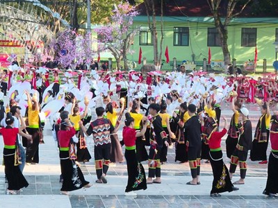 Về Tuần Giáo trải nghiệm Tết cùng đồng bào các dân tộc 