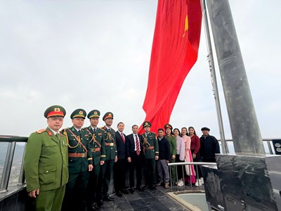 Thiêng liêng, tự hào Lễ Thượng cờ đầu năm mới nơi địa đầu Lũng Cú