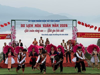 Vui Xuân cùng đồng bào các dân tộc trên cao nguyên đá Tủa Chùa