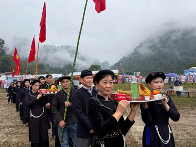 Khai mạc Lễ hội Lồng tồng Ba Bể và Hội báo Xuân tỉnh Thái Nguyên