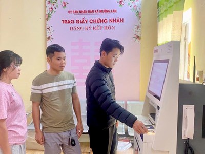 Độc đáo robot làm nhân viên AI phục vụ hành chính công tại xã vùng cao Mường Lạn