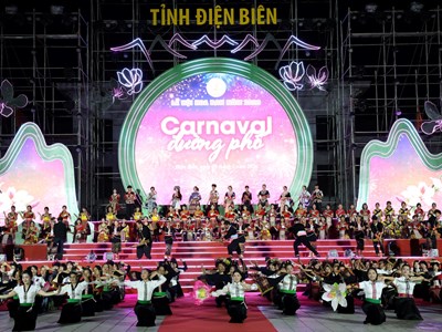 Gần 2.900 người tham gia Carnaval đường phố giữa mùa hoa ban rực rỡ