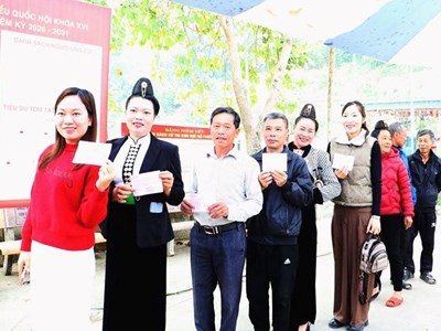 Nhiều địa phương tỉnh Điện Biên có tỉ lệ cử tri đi bầu đạt 100%