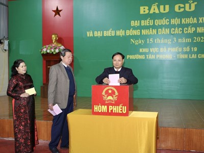 Hơn 300.000 cử tri các dân tộc Lai Châu nô nức đi bầu cử 