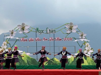 Về miền cổ tích Ngọc Chiến vui hội hoa sơn tra cùng đồng bào các dân tộc 