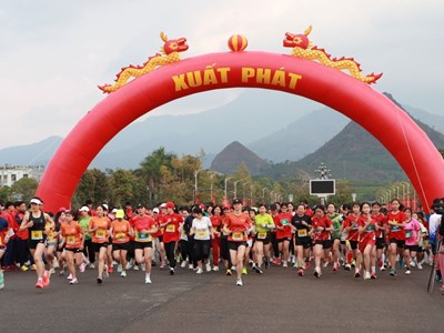 Ngày chạy Olympic vì sức khỏe toàn dân thu hút hơn 3.500 người tại Lai Châu