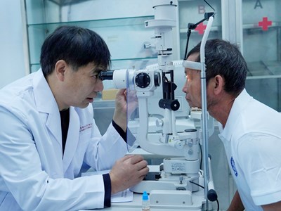  Phẫu thuật đục thủy tinh thể miễn phí cho 100 bệnh nhân có hoàn cảnh khó khăn 