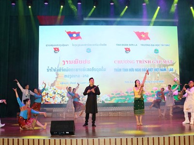 Gặp mặt gần 1.000 lưu học sinh Lào nhân dịp Tết cổ truyền Bunpimay