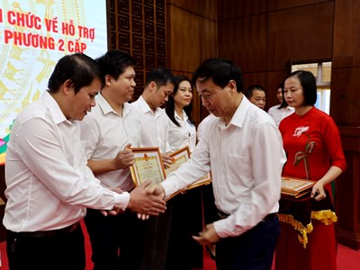 Khen thưởng 36 công chức, viên chức biệt phái về công tác tại cơ sở