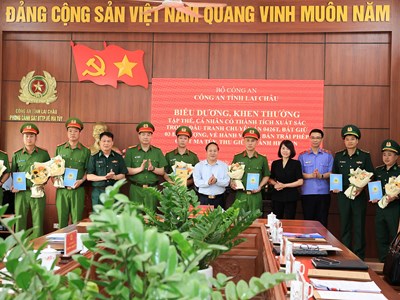 Khen thưởng vụ bắt giữ 3 đối tượng buôn bán ma túy, thu giữ 9 bánh heroin